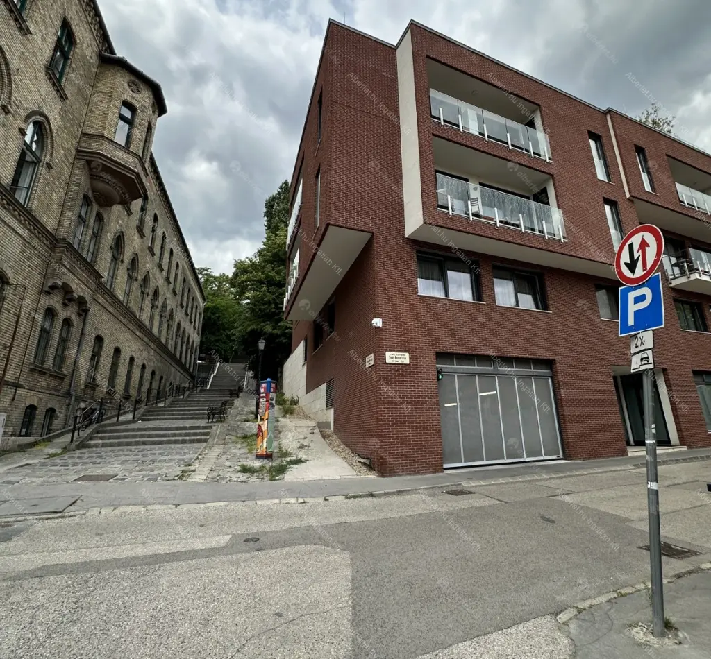 Kiadó albérlet 881000 Ft/hó áron: Budapest, I. kerület  Toldy Ferenc utca. Mérete: 94 nm, 3 szobás | Alberlet.hu - 6755079