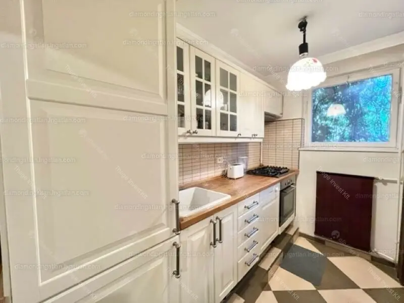 Kiadó albérlet 430000 Ft/hó áron: Budapest, I. kerület  Tóth Árpád sétány. Mérete: 100 nm, 4 szobás | Alberlet.hu - 6688277