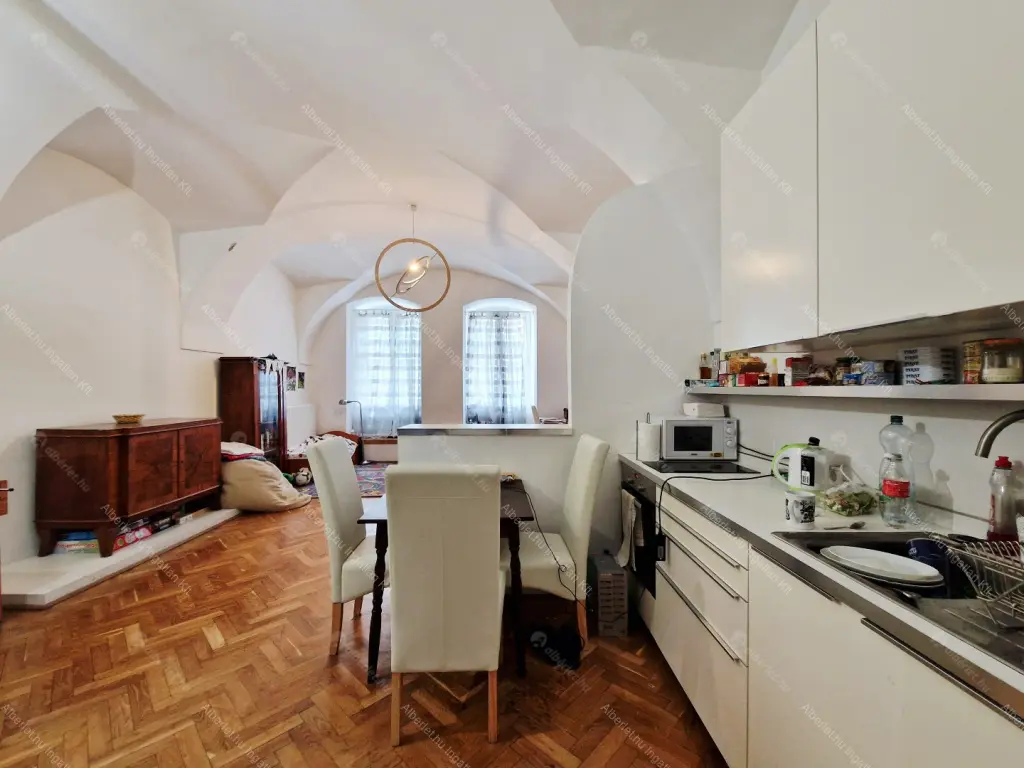 Kiadó albérlet 390000 Ft/hó áron: Budapest, I. kerület  Úri utca. Mérete: 72 nm, 2 szobás | Alberlet.hu - 6705982