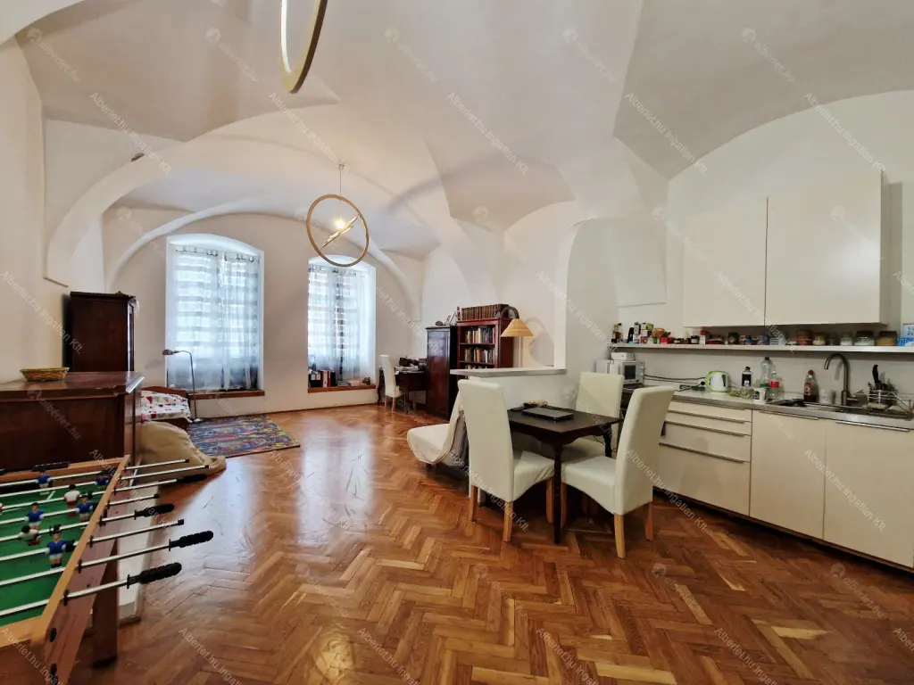 Kiadó albérlet 390000 Ft/hó áron: Budapest, I. kerület  Úri utca. Mérete: 72 nm, 2 szobás | Alberlet.hu - 6705983