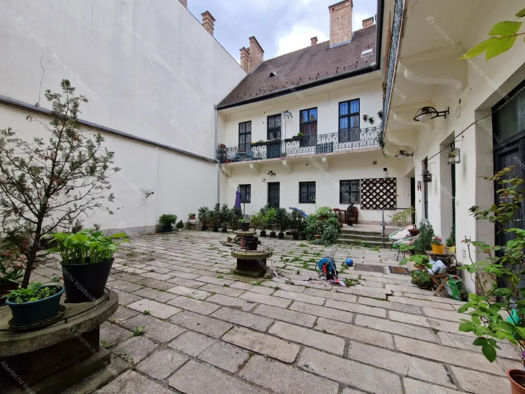 Kiadó albérlet 390000 Ft/hó áron: Budapest, I. kerület  Úri utca. Mérete: 72 nm, 2 szobás | Alberlet.hu - 6705998