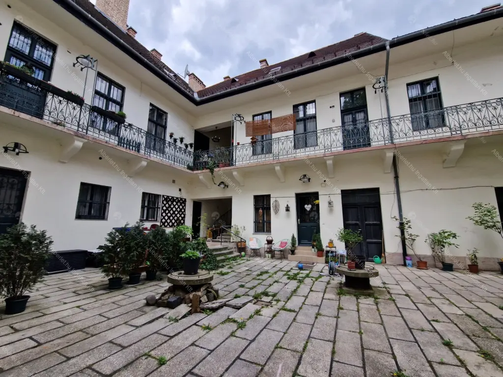 Kiadó albérlet 390000 Ft/hó áron: Budapest, I. kerület  Úri utca. Mérete: 72 nm, 2 szobás | Alberlet.hu - 6705999