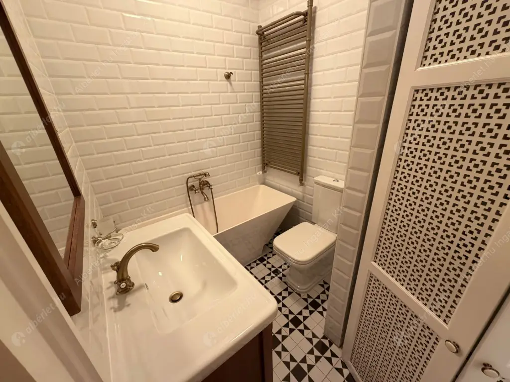 Kiadó albérlet 800000 Ft/hó áron: Budapest, I. kerület  Úri utca. Mérete: 75 nm, 2 szobás | Alberlet.hu - 6577995