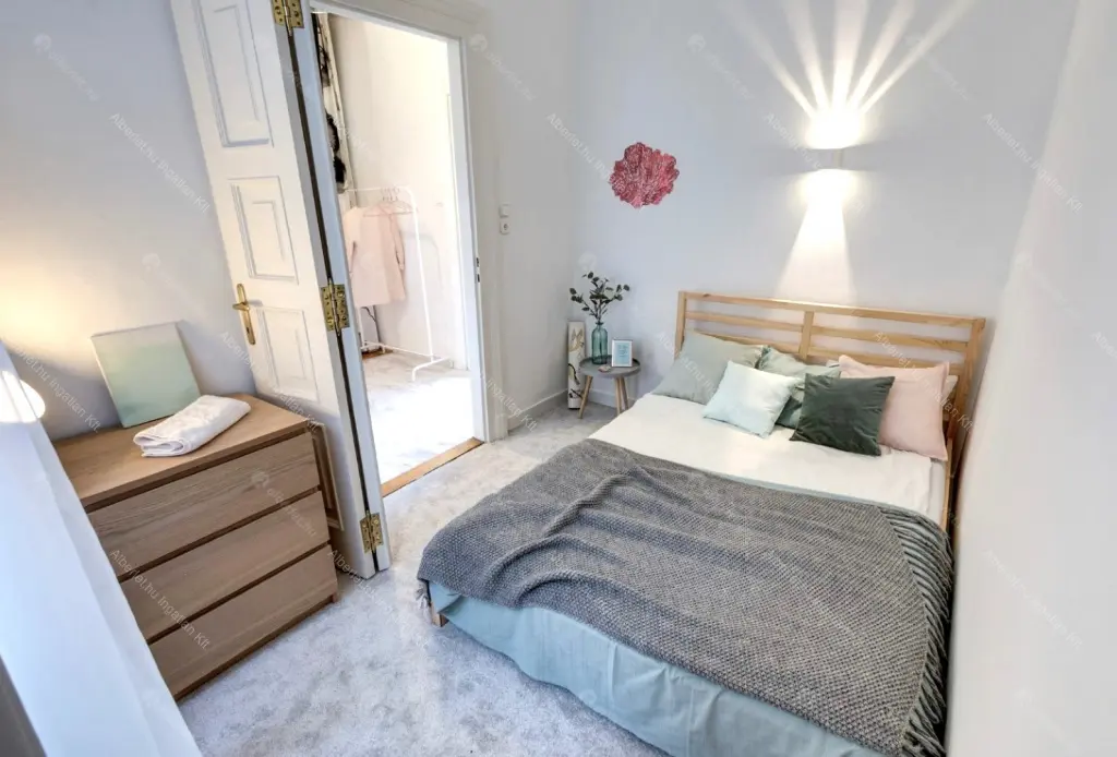 Kiadó albérlet 250000 Ft/hó áron: Budapest, I. kerület  Vám utca. Mérete: 40 nm, 2 szobás | Alberlet.hu - 6643009