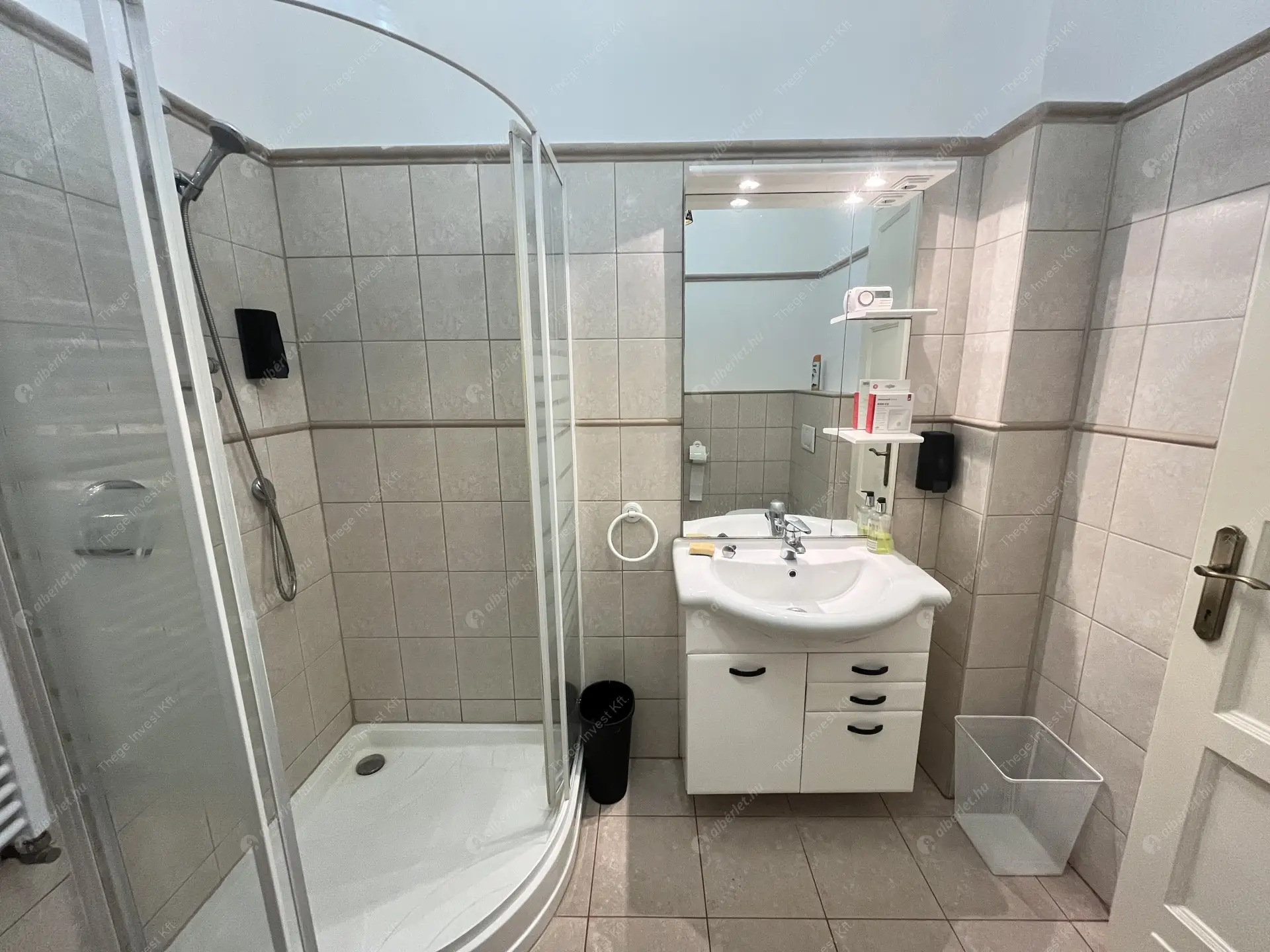 Kiadó albérlet 260000 Ft/hó áron: Budapest, I. kerület  Vám utca. Mérete: 57 nm, 1 szobás | Alberlet.hu - 6619913