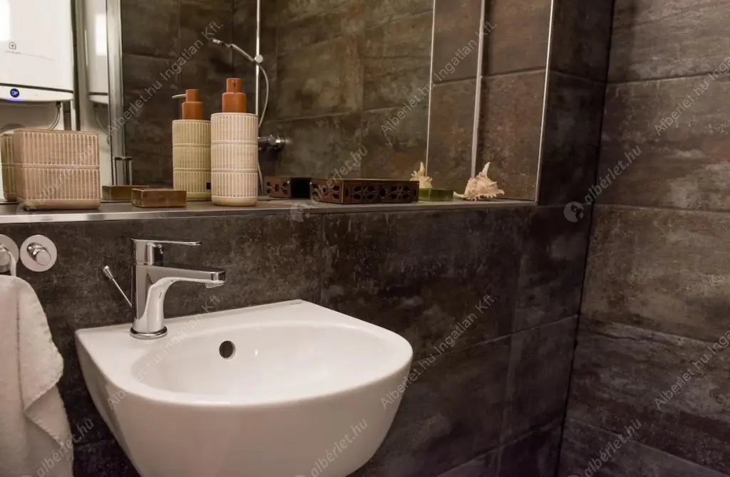 Kiadó albérlet 430000 Ft/hó áron: Budapest, I. kerület  Várfok utca. Mérete: 70 nm, 2 szobás | Alberlet.hu - 6634551