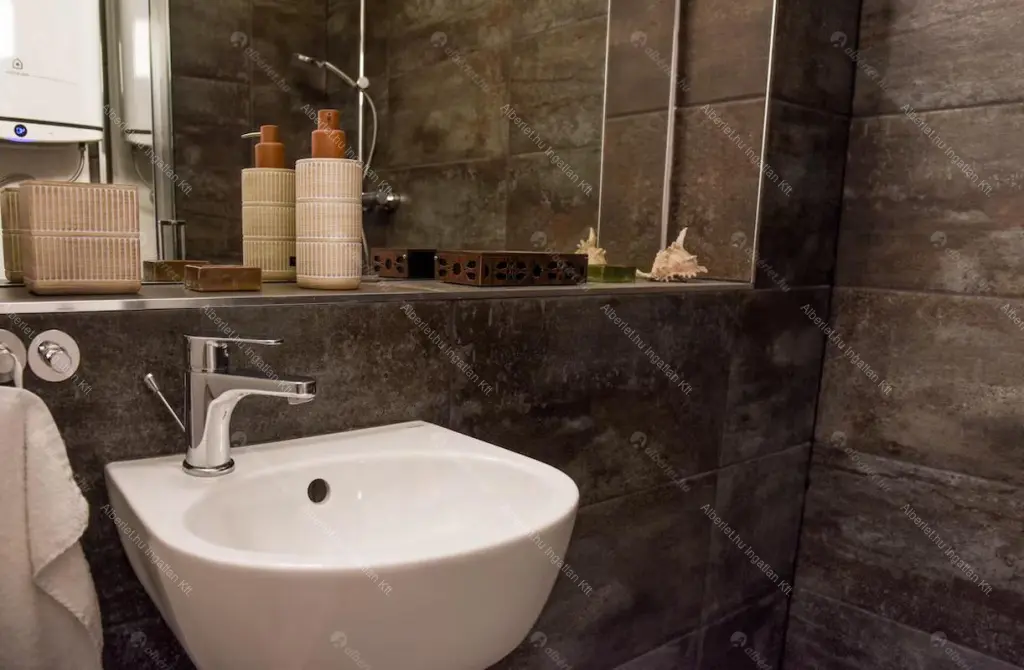 Kiadó albérlet 430000 Ft/hó áron: Budapest, I. kerület  Várfok utca. Mérete: 70 nm, 2 szobás | Alberlet.hu - 6682343