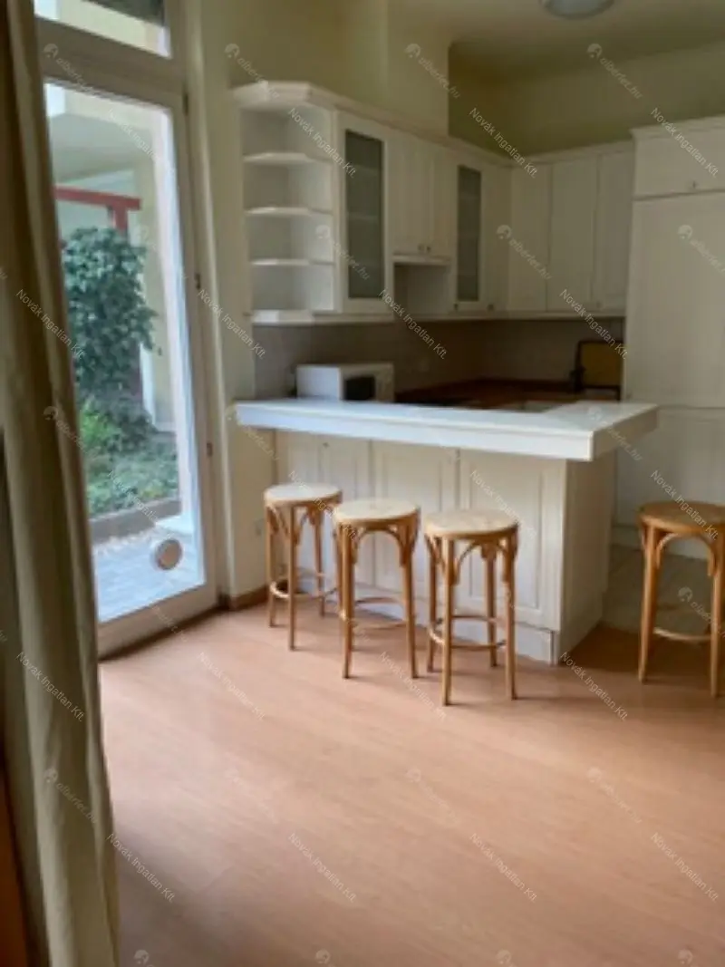 Kiadó albérlet 299000 Ft/hó áron: Budapest, I. kerület  Zsolt utca. Mérete: 47 nm, 2 szobás | Alberlet.hu - 6656547