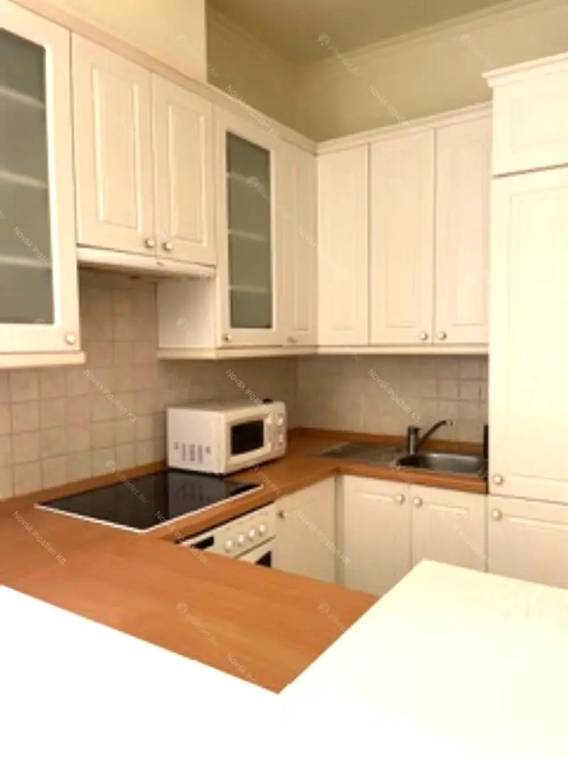 Kiadó albérlet 299000 Ft/hó áron: Budapest, I. kerület  Zsolt utca. Mérete: 47 nm, 2 szobás | Alberlet.hu - 6656760