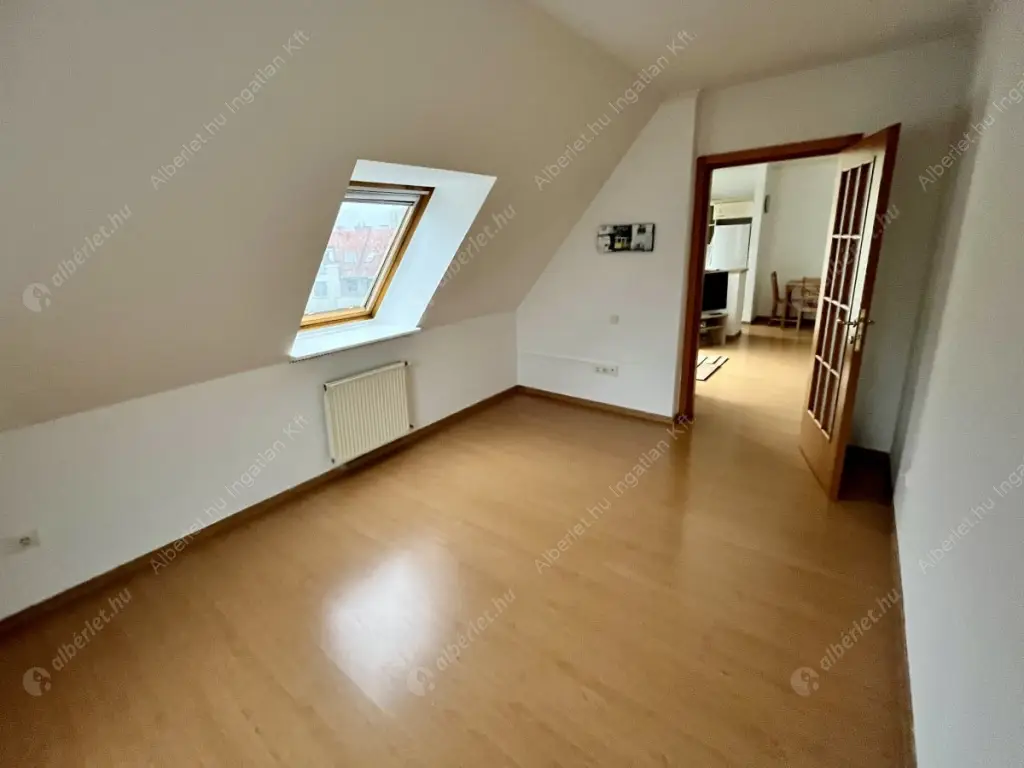 Kiadó albérlet 360000 Ft/hó áron: Budapest, I. kerület  Zsolt utca. Mérete: 74 nm, 3 szobás | Alberlet.hu - 6611728