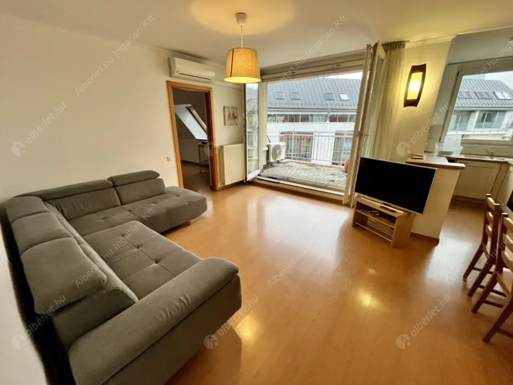 Kiadó albérlet 359000 Ft/hó áron: Budapest, I. kerület  Zsolt utca. Mérete: 74 nm, 3 szobás | Alberlet.hu - 6614954