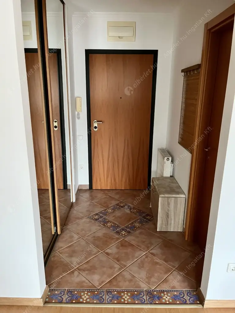 Kiadó albérlet 359000 Ft/hó áron: Budapest, I. kerület  Zsolt utca. Mérete: 74 nm, 3 szobás | Alberlet.hu - 6614959
