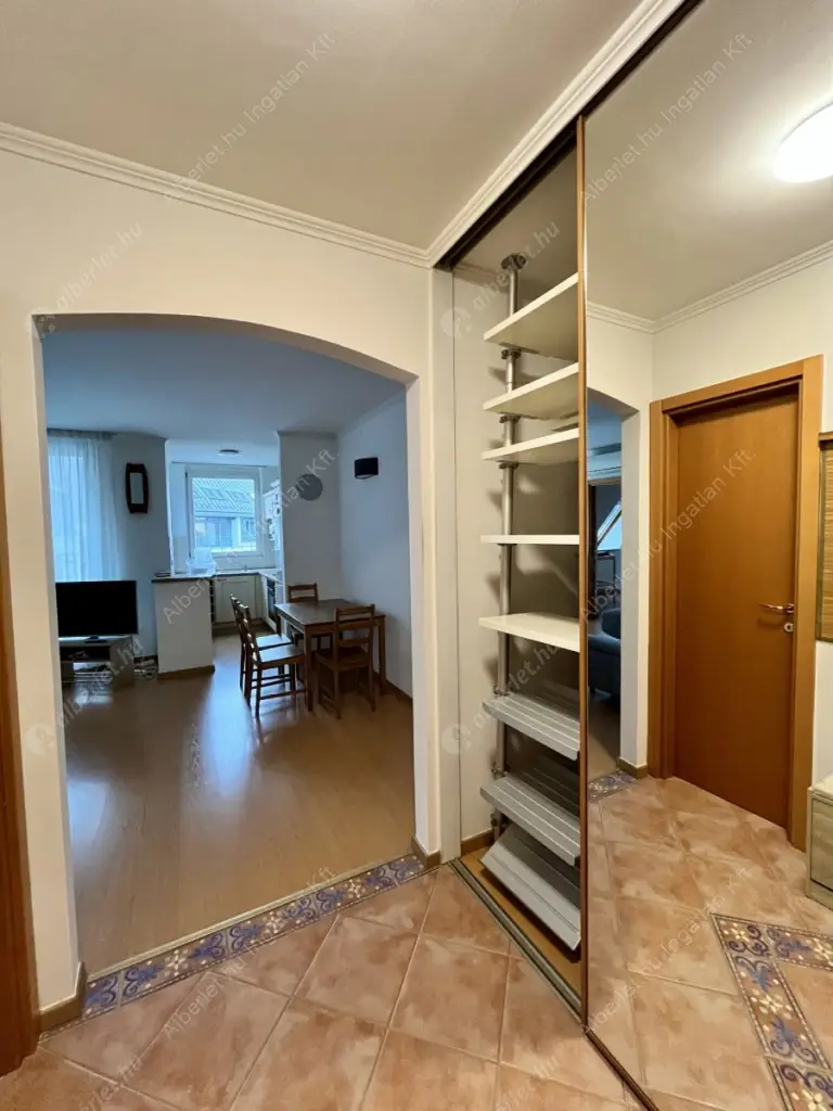 Kiadó albérlet 359000 Ft/hó áron: Budapest, I. kerület  Zsolt utca. Mérete: 74 nm, 3 szobás | Alberlet.hu - 6614961