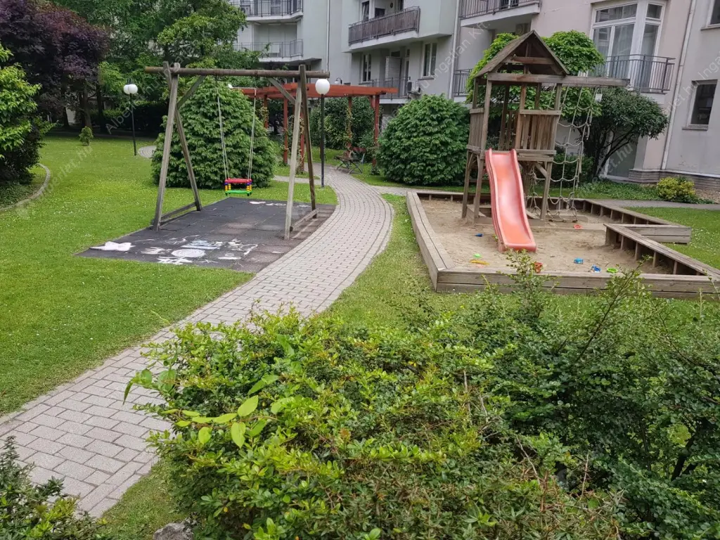 Kiadó albérlet 359000 Ft/hó áron: Budapest, I. kerület  Zsolt utca. Mérete: 74 nm, 3 szobás | Alberlet.hu - 6614967