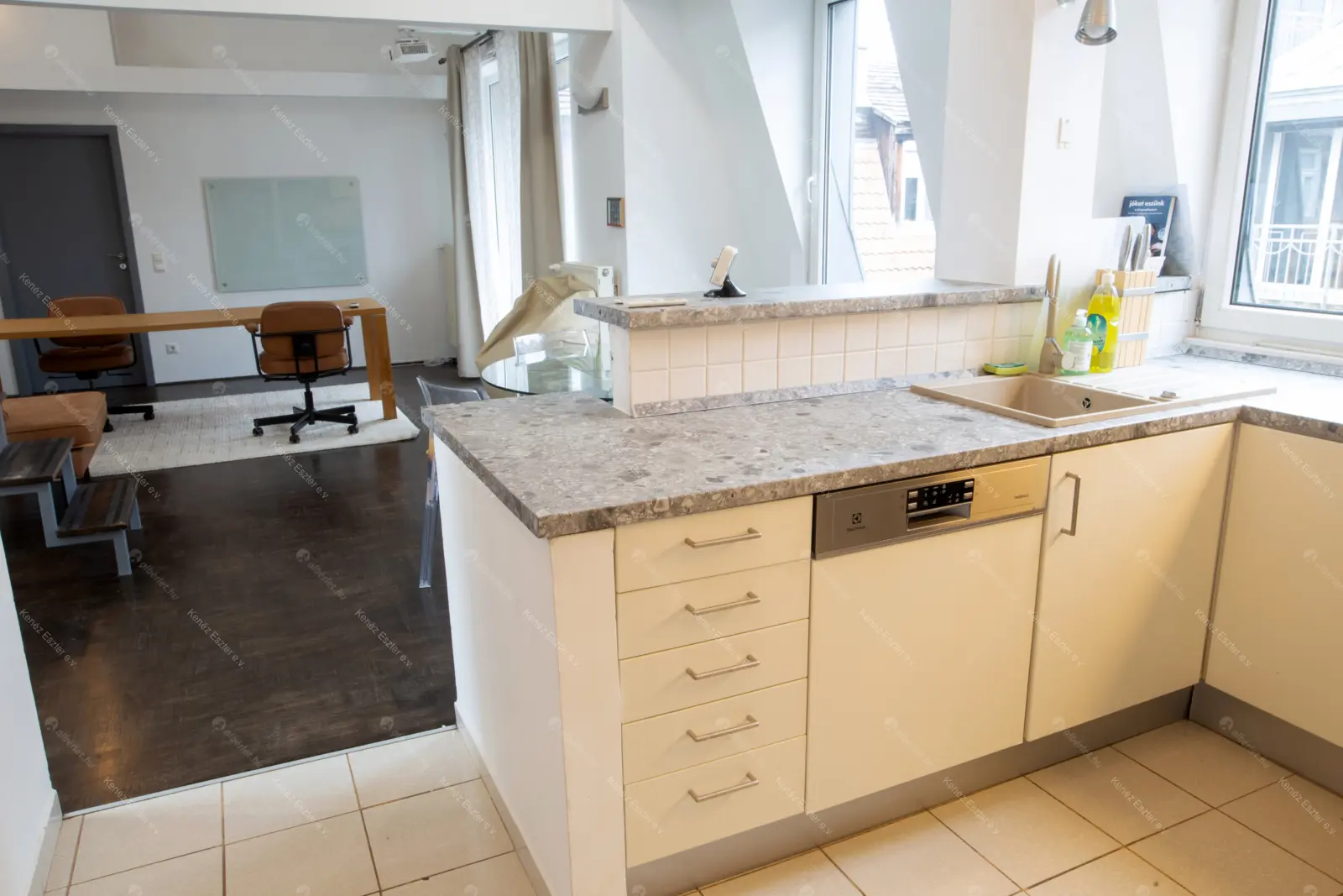 Kiadó albérlet 585000 Ft/hó áron: Budapest, I. kerület  Zsolt utca. Mérete: 88 nm, 4 szobás | Alberlet.hu - 6659174