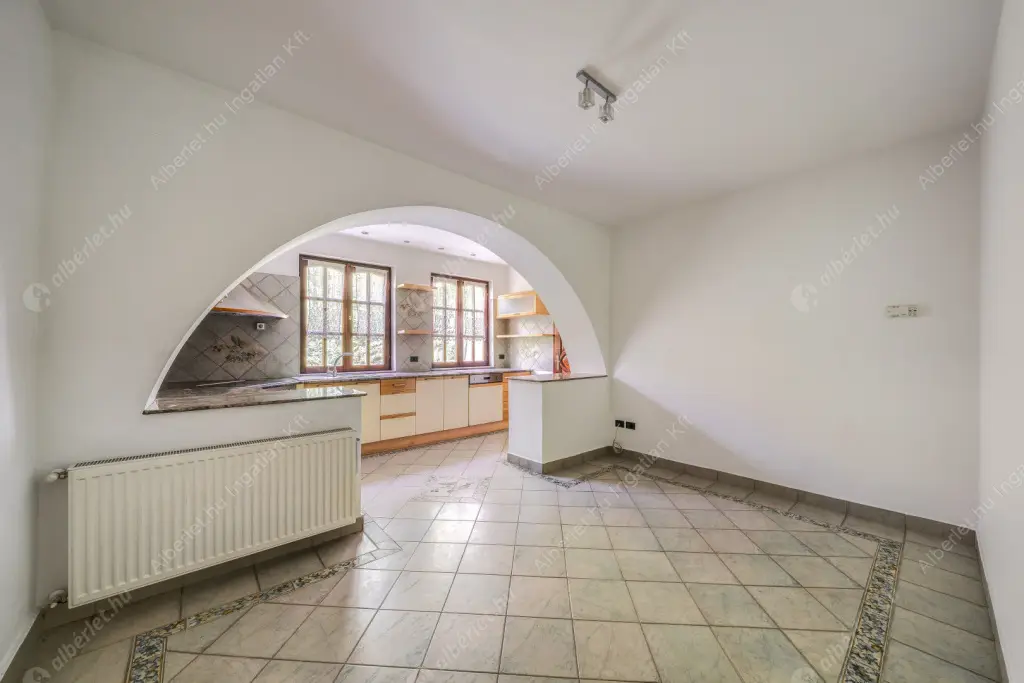 Kiadó albérlet 2900000 Ft/hó áron: Budapest, II. kerület  Áldás utca. Mérete: 638 nm, 20 szobás | Alberlet.hu - 6601938