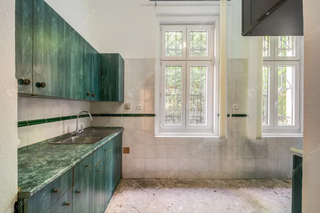 Kiadó albérlet 2900000 Ft/hó áron: Budapest, II. kerület  Áldás utca. Mérete: 638 nm, 20 szobás | Alberlet.hu - 6601945