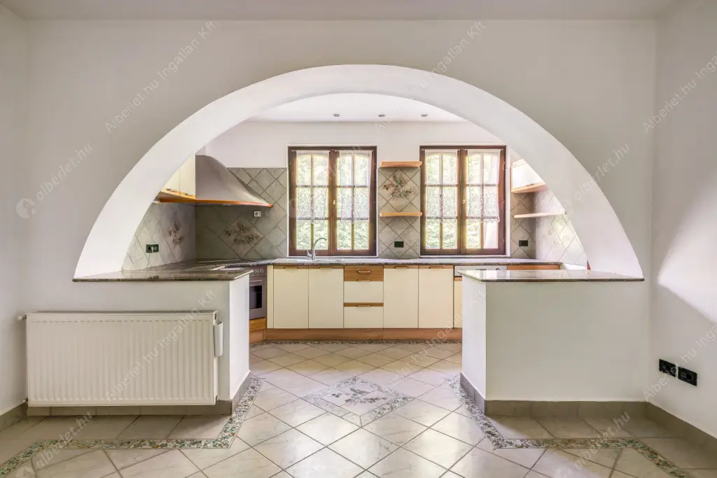 Kiadó albérlet 2900000 Ft/hó áron: Budapest, II. kerület  Áldás utca. Mérete: 638 nm, 20 szobás | Alberlet.hu - 6634130