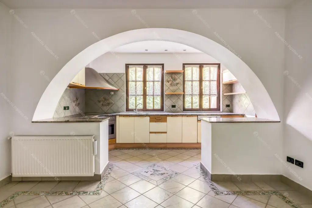 Kiadó albérlet 2900000 Ft/hó áron: Budapest, II. kerület  Áldás utca. Mérete: 638 nm, 20 szobás | Alberlet.hu - 6696911