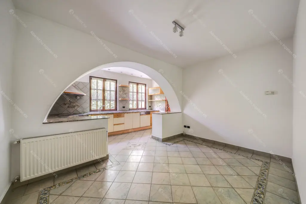 Kiadó albérlet 2900000 Ft/hó áron: Budapest, II. kerület  Áldás utca. Mérete: 638 nm, 20 szobás | Alberlet.hu - 6696912