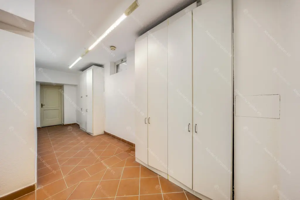 Kiadó albérlet 2900000 Ft/hó áron: Budapest, II. kerület  Áldás utca. Mérete: 638 nm, 20 szobás | Alberlet.hu - 6696913