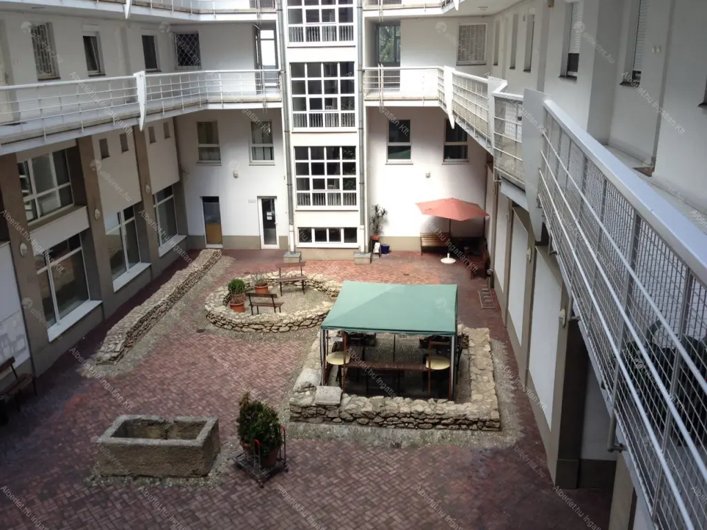 Kiadó albérlet 680000 Ft/hó áron: Budapest, II. kerület  Bécsi út. Mérete: 97 nm, 4 szobás | Alberlet.hu - 6677313