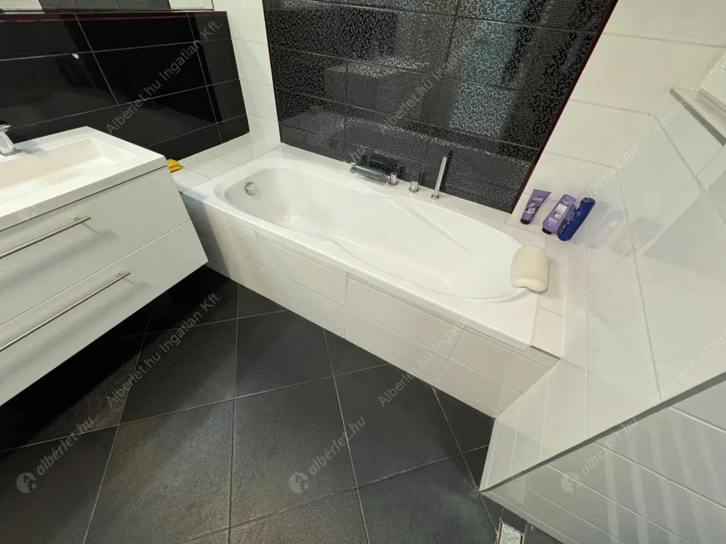 Kiadó albérlet 890000 Ft/hó áron: Budapest, II. kerület  Bem rakpart. Mérete: 92 nm, 3 szobás | Alberlet.hu - 6518245