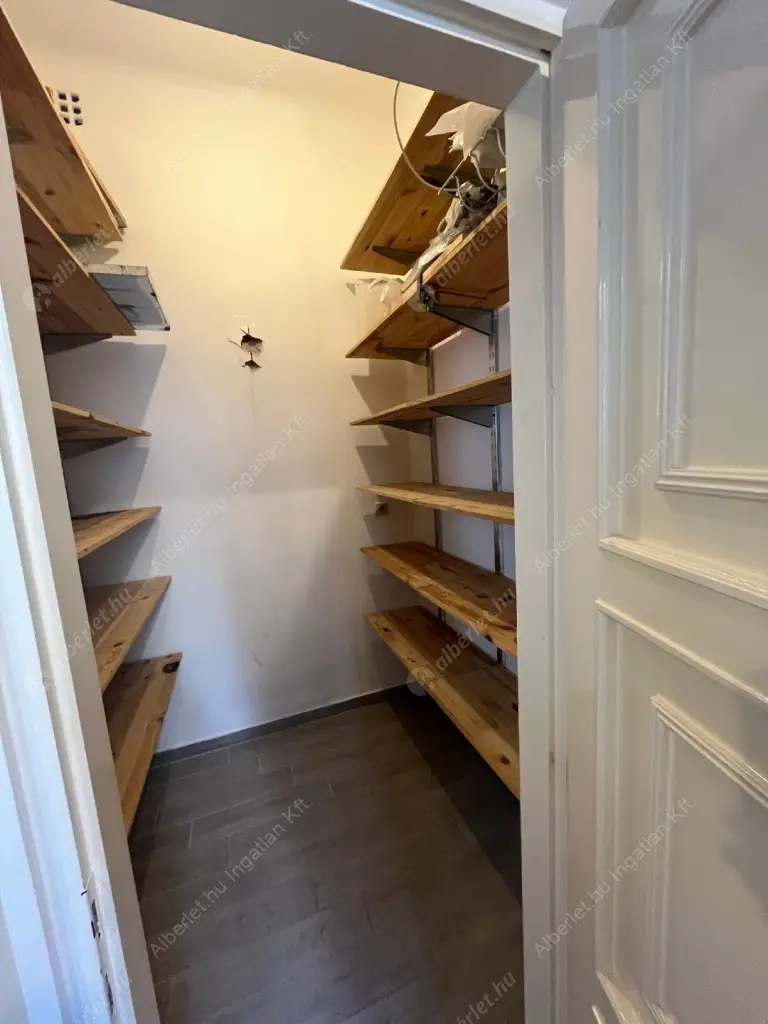 Kiadó albérlet 800000 Ft/hó áron: Budapest, II. kerület  Bimbó út. Mérete: 130 nm, 4 szobás | Alberlet.hu - 6549784