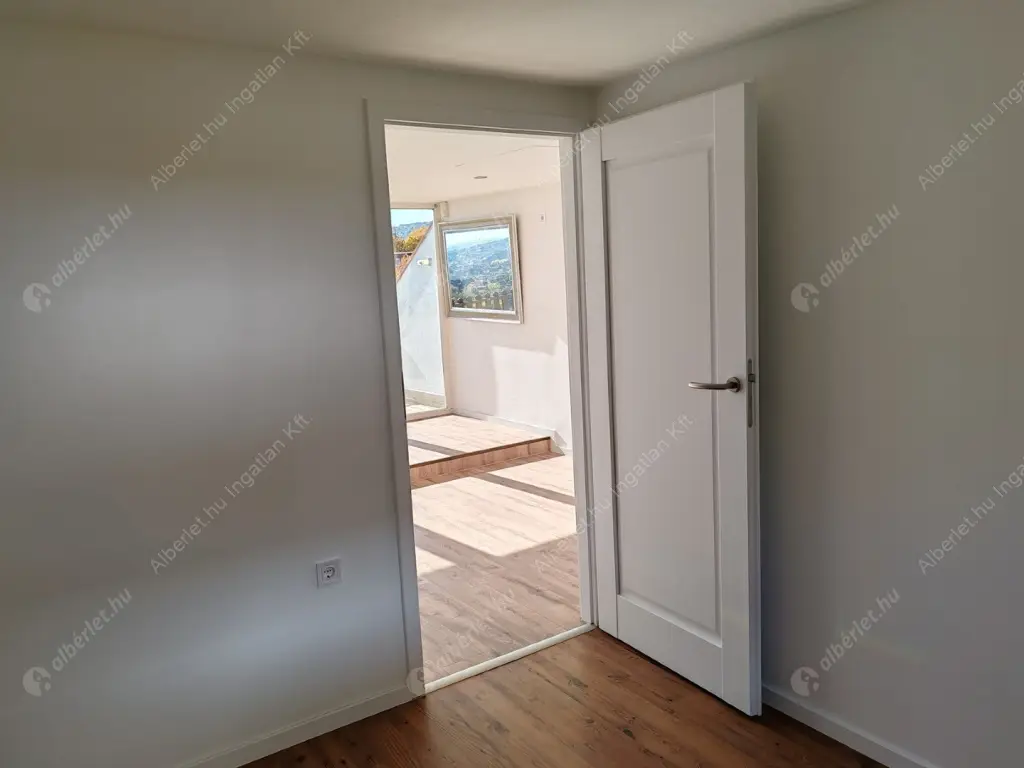 Kiadó albérlet 750000 Ft/hó áron: Budapest, II. kerület  Bimbó út. Mérete: 182 nm, 6 szobás | Alberlet.hu - 6605865