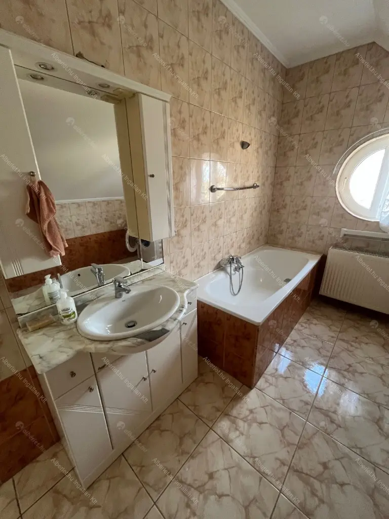 Kiadó albérlet 670000 Ft/hó áron: Budapest, II. kerület  Felső Zöldmáli út. Mérete: 107 nm, 5 szobás | Alberlet.hu - 6673539