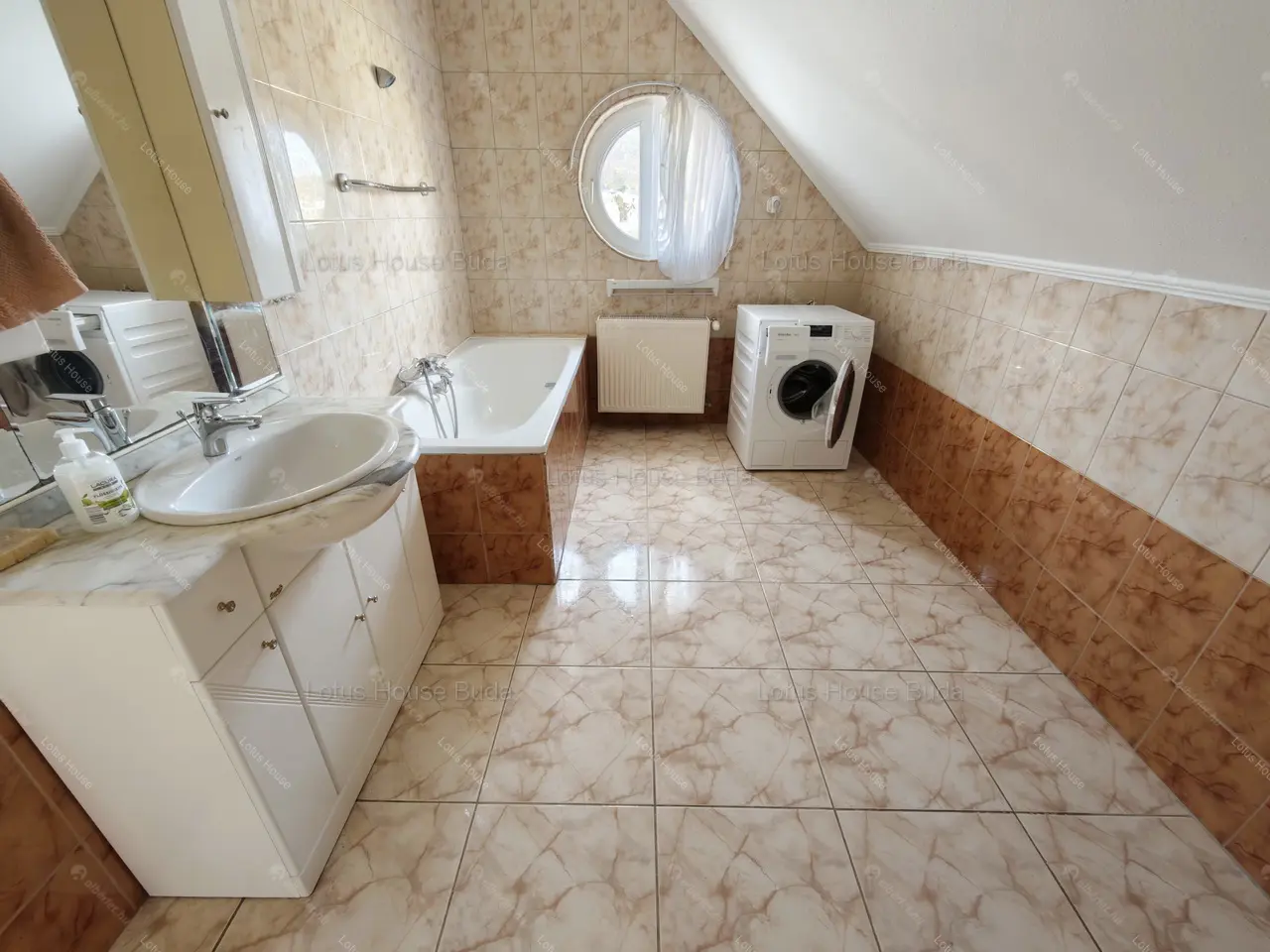 Kiadó albérlet 670000 Ft/hó áron: Budapest, II. kerület  Felső Zöldmáli út. Mérete: 120 nm, 5 szobás | Alberlet.hu - 6693061