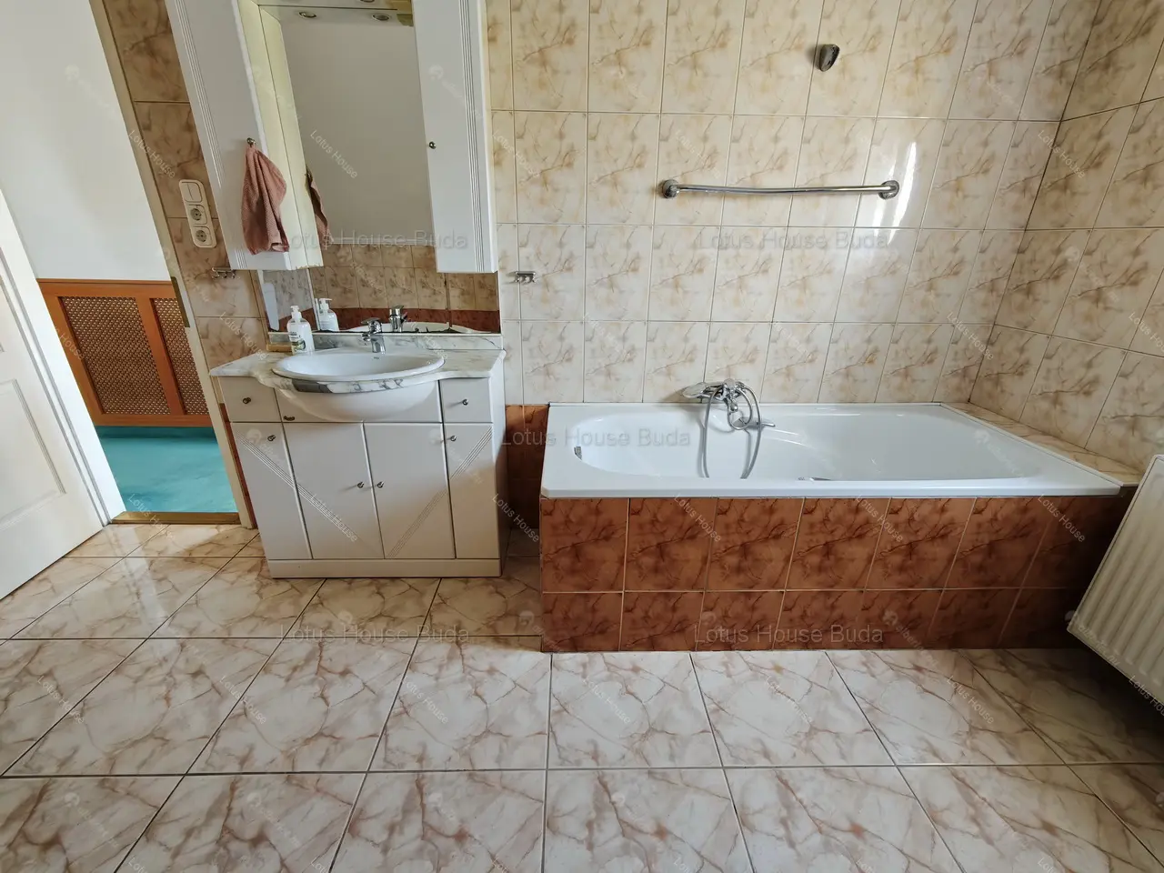 Kiadó albérlet 670000 Ft/hó áron: Budapest, II. kerület  Felső Zöldmáli út. Mérete: 120 nm, 5 szobás | Alberlet.hu - 6693063