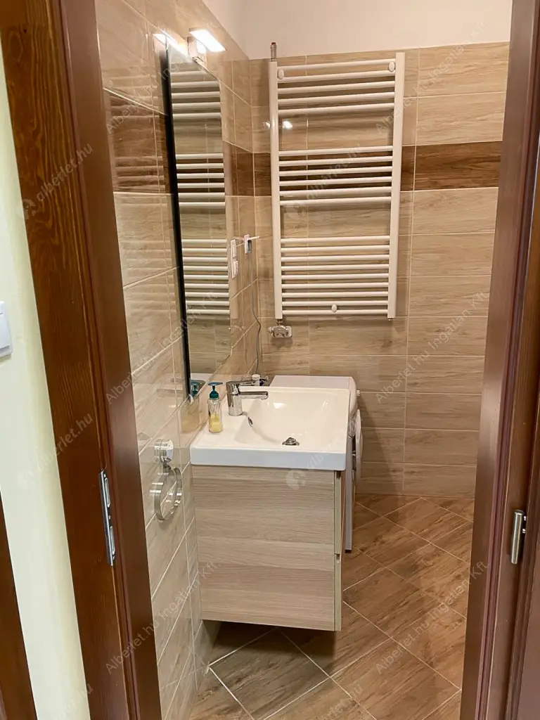 Kiadó albérlet 299000 Ft/hó áron: Budapest, II. kerület  Gábor Áron utca. Mérete: 51 nm, 1 szobás | Alberlet.hu - 6628456