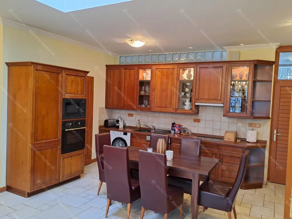 Kiadó albérlet 1500000 Ft/hó áron: Budapest, II. kerület  Hárshegyi út. Mérete: 120 nm, 4 szobás | Alberlet.hu - 6653446