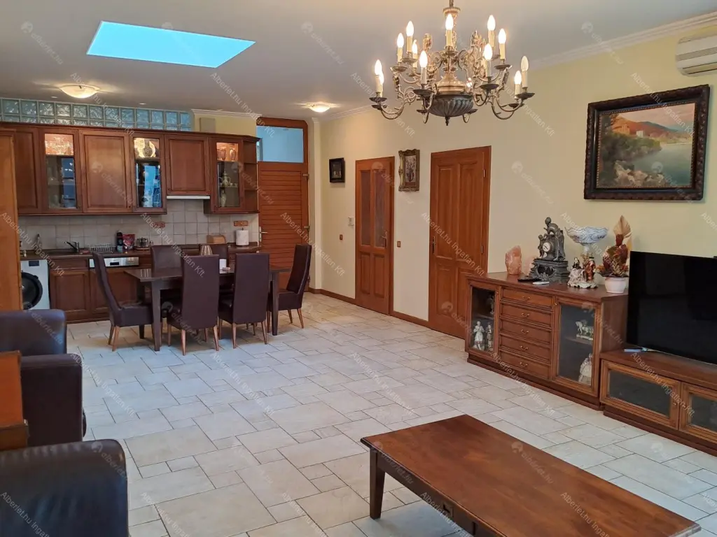 Kiadó albérlet 1500000 Ft/hó áron: Budapest, II. kerület  Hárshegyi út. Mérete: 120 nm, 4 szobás | Alberlet.hu - 6682624