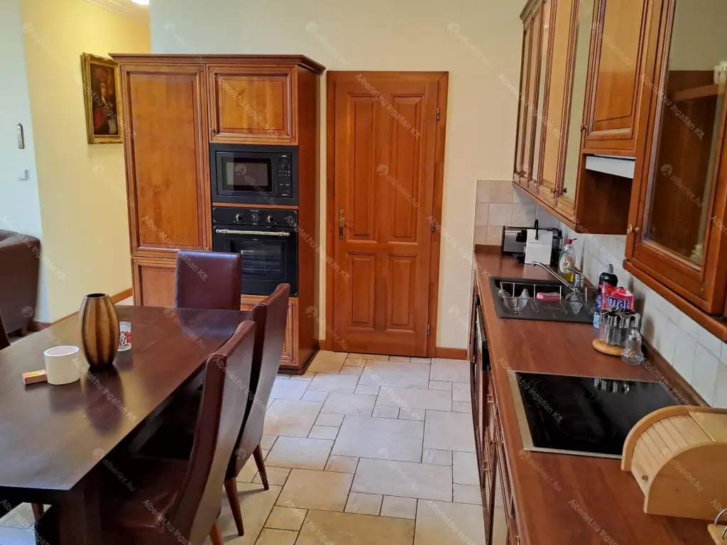 Kiadó albérlet 1500000 Ft/hó áron: Budapest, II. kerület  Hárshegyi út. Mérete: 120 nm, 4 szobás | Alberlet.hu - 6682625