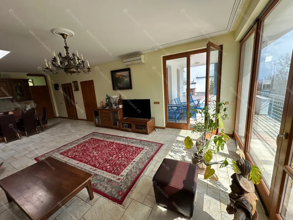 Kiadó albérlet 1400000 Ft/hó áron: Budapest, II. kerület  Hárshegyi út. Mérete: 120 nm, 4 szobás | Alberlet.hu - 6692330