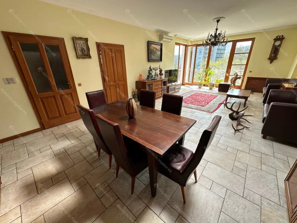 Kiadó albérlet 1400000 Ft/hó áron: Budapest, II. kerület  Hárshegyi út. Mérete: 120 nm, 4 szobás | Alberlet.hu - 6692334