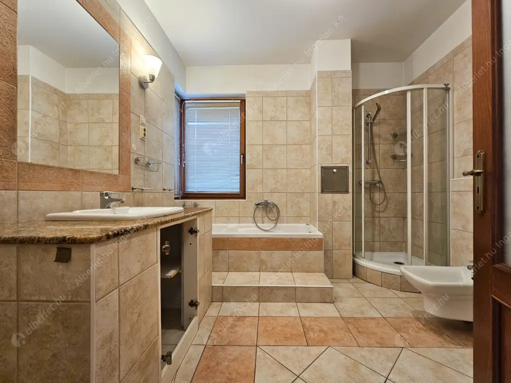 Kiadó albérlet 880000 Ft/hó áron: Budapest, II. kerület  Honvéd utca. Mérete: 280 nm, 5 szobás | Alberlet.hu - 6569486