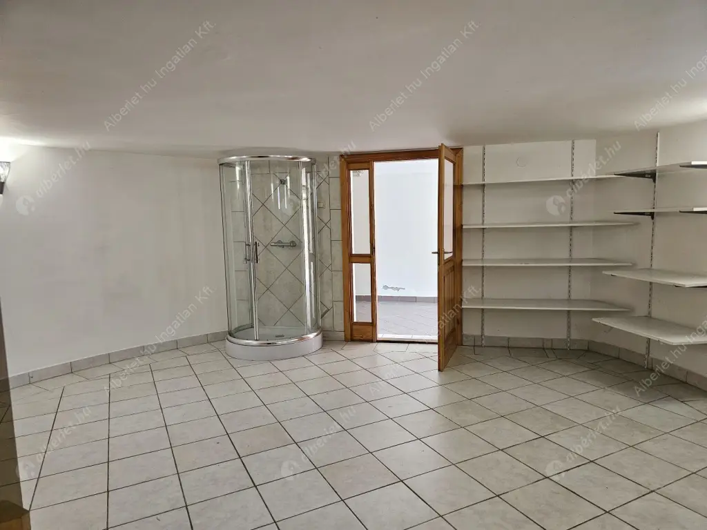 Kiadó albérlet 880000 Ft/hó áron: Budapest, II. kerület  Honvéd utca. Mérete: 280 nm, 5 szobás | Alberlet.hu - 6569501