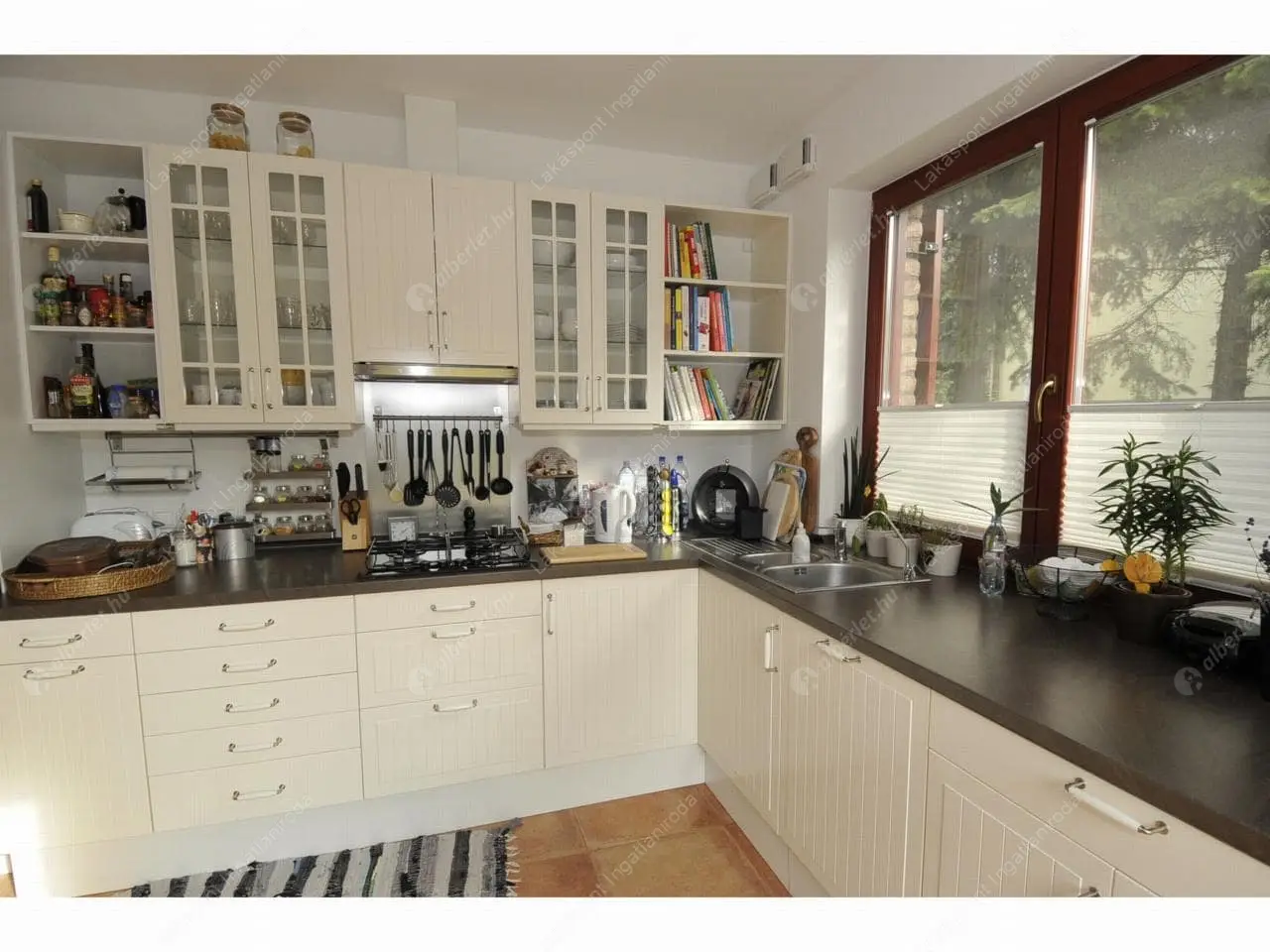 Kiadó albérlet 1186000 Ft/hó áron: Budapest, II. kerület  József Attila útja. Mérete: 188 nm, 5 szobás | Alberlet.hu - 6634350