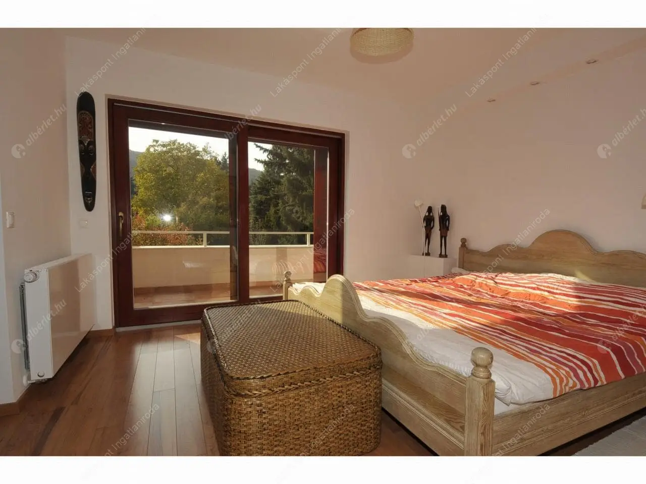 Kiadó albérlet 1186000 Ft/hó áron: Budapest, II. kerület  József Attila útja. Mérete: 188 nm, 5 szobás | Alberlet.hu - 6634352