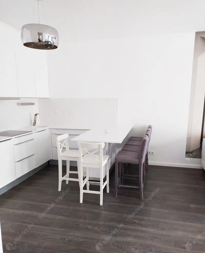 Kiadó albérlet 1018000 Ft/hó áron: Budapest, II. kerület  Józsefhegyi utca. Mérete: 105 nm, 4 szobás | Alberlet.hu - 5330961