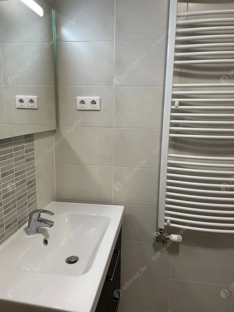 Kiadó albérlet 1018000 Ft/hó áron: Budapest, II. kerület  Józsefhegyi utca. Mérete: 105 nm, 4 szobás | Alberlet.hu - 5346336