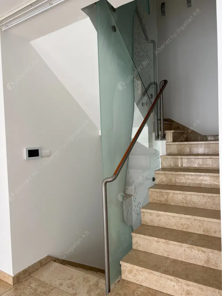 Kiadó albérlet 1156000 Ft/hó áron: Budapest, II. kerület  Kont vezér utca. Mérete: 252 nm, 5 szobás | Alberlet.hu - 6622539