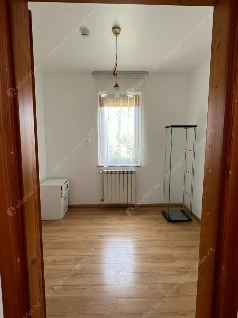 Kiadó albérlet 1156000 Ft/hó áron: Budapest, II. kerület  Kont vezér utca. Mérete: 252 nm, 5 szobás | Alberlet.hu - 6622541