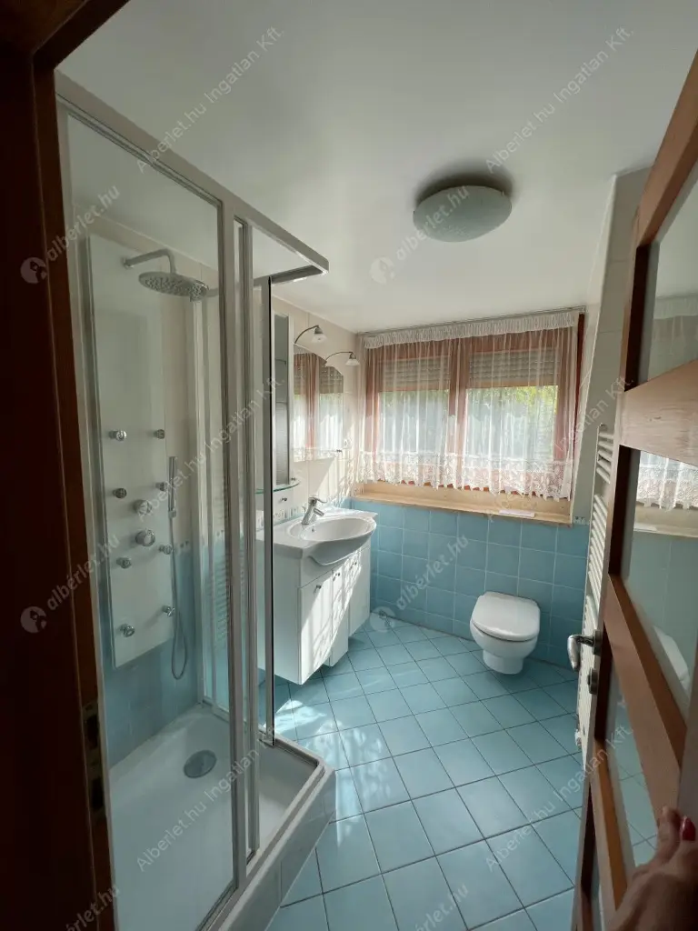 Kiadó albérlet 1156000 Ft/hó áron: Budapest, II. kerület  Kont vezér utca. Mérete: 252 nm, 5 szobás | Alberlet.hu - 6622544