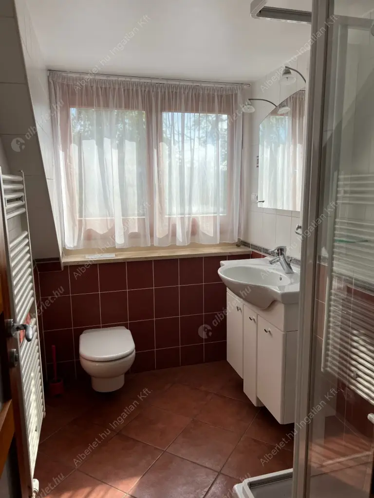 Kiadó albérlet 1156000 Ft/hó áron: Budapest, II. kerület  Kont vezér utca. Mérete: 252 nm, 5 szobás | Alberlet.hu - 6622559