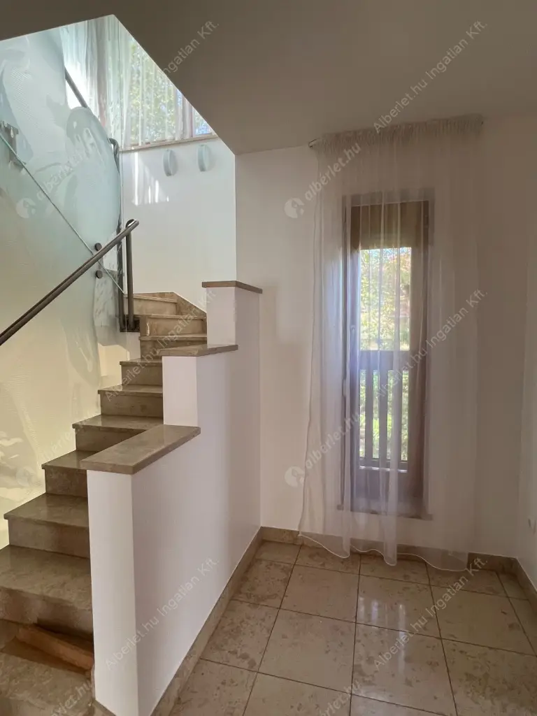 Kiadó albérlet 1156000 Ft/hó áron: Budapest, II. kerület  Kont vezér utca. Mérete: 252 nm, 5 szobás | Alberlet.hu - 6622561