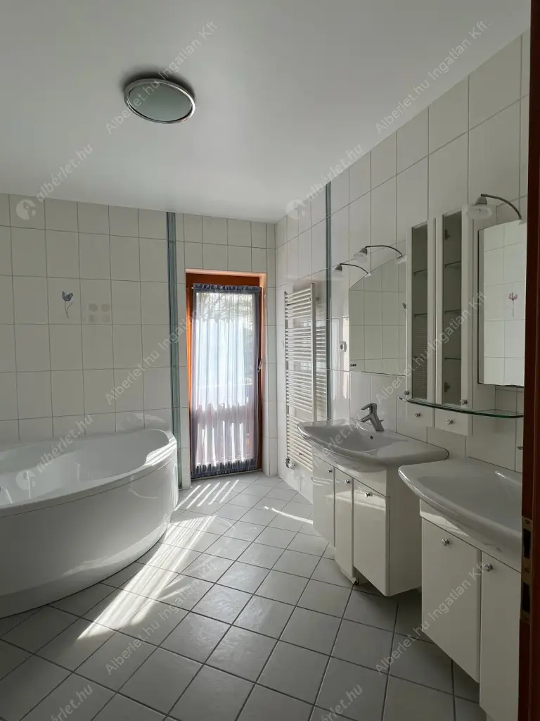 Kiadó albérlet 1156000 Ft/hó áron: Budapest, II. kerület  Kont vezér utca. Mérete: 252 nm, 5 szobás | Alberlet.hu - 6622562